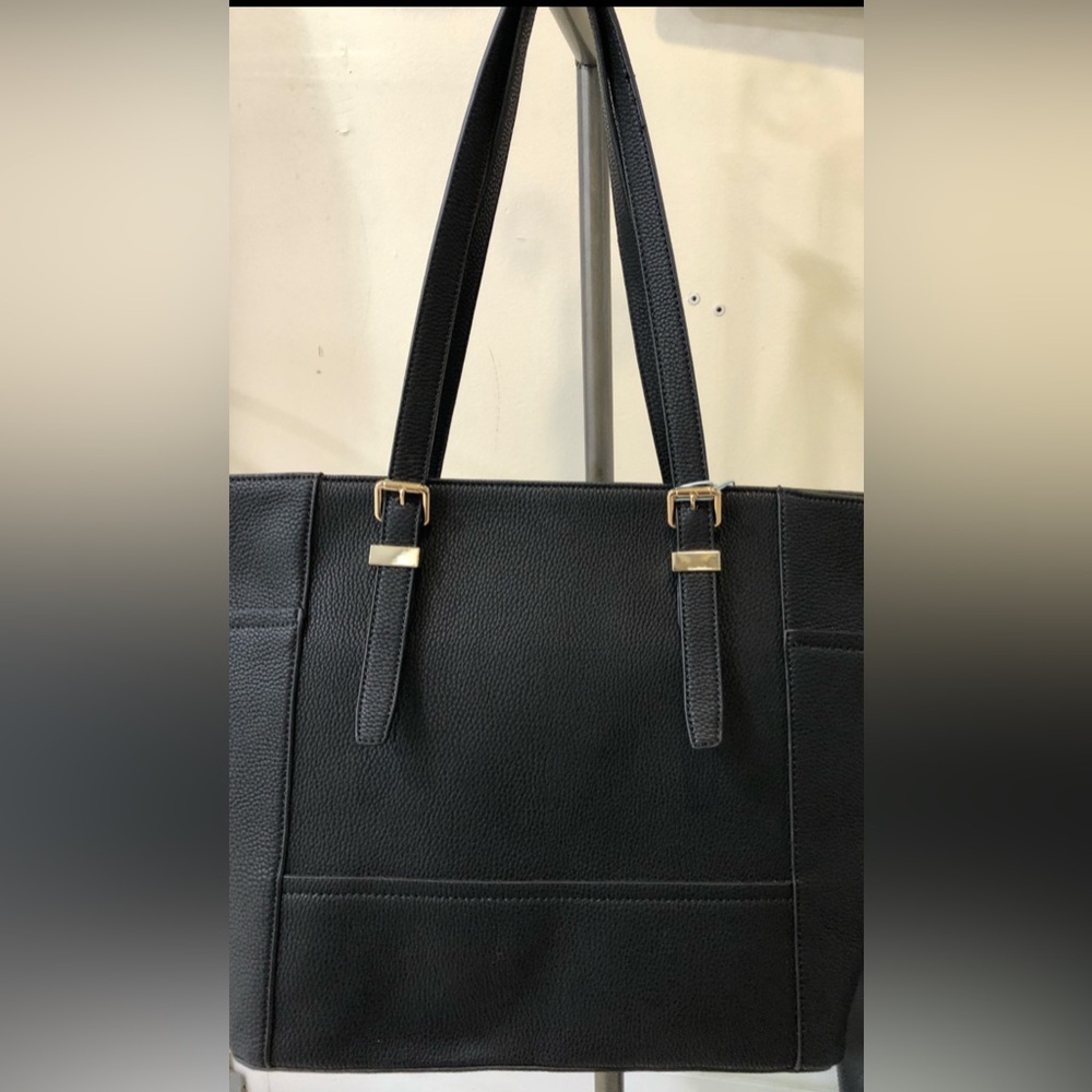 Italian leather Black Tote Bag with zipper closure and adjustable straps. NWT
